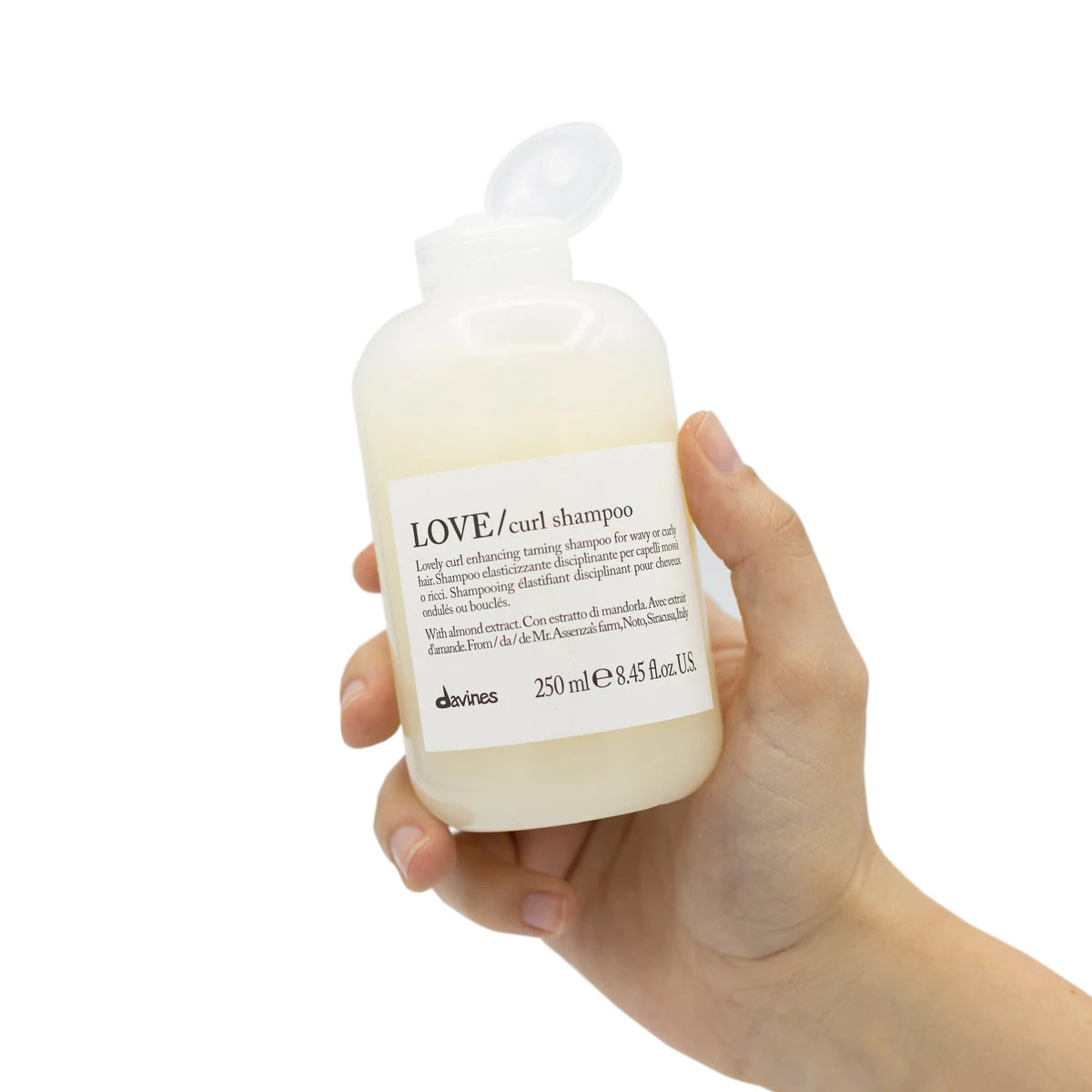 DAVINES ESSENTIAL HAIRCARE LOVE CURL Shampoo Curl enhancing shampoo for curly or wavy hair